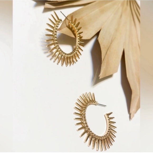 Anthro sun radiant hoop earrings in gold - Picture 3 of 6